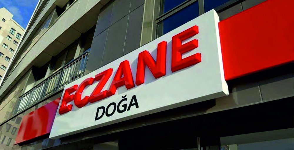 Doğa Eczane ışıklı kutu harf cephe tabelası